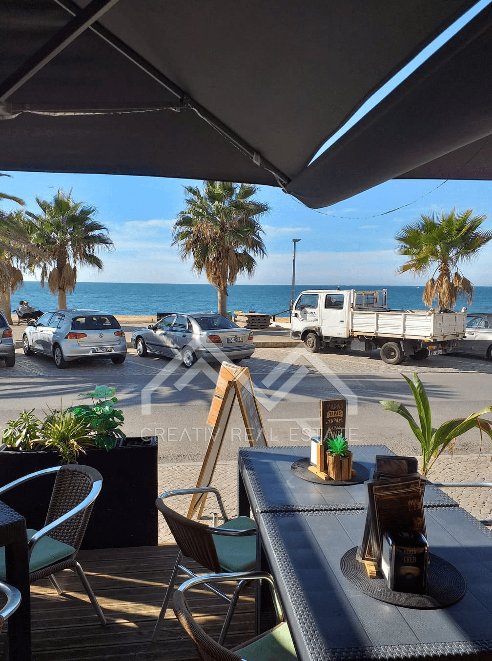 Restaurant facing Quarteira beach