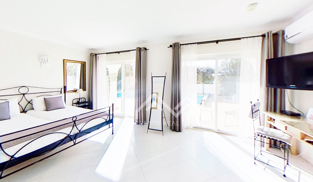 Creativ-Real-Estate-Villa-Boliqueime-Bedroom